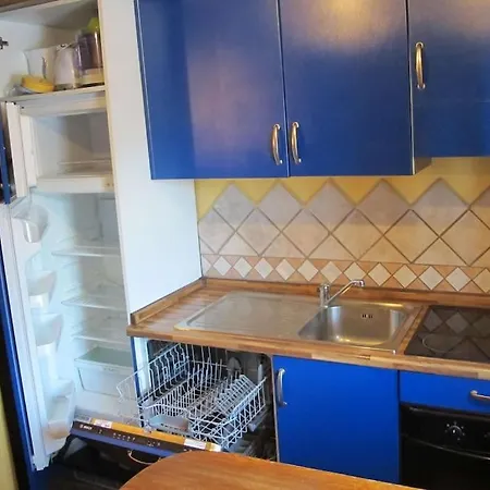 Ada فيلة بيريوِل تْشيرفينيا